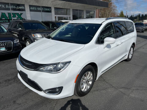 2018 Chrysler Pacifica for sale at APX Auto Brokers in Edmonds WA