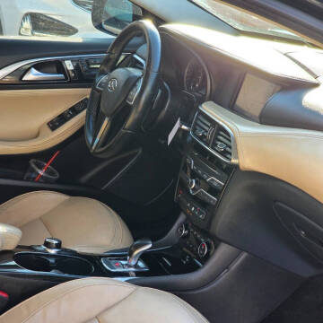 2017 Infiniti QX30 Premium