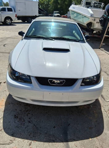 2004 Ford Mustang GT Deluxe