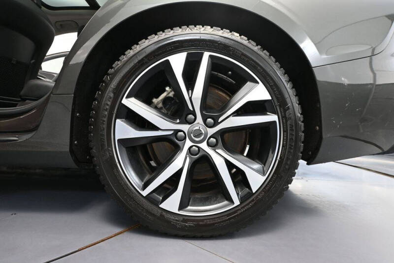 2022 Volvo S60 Recharge T8 R-Design Expression