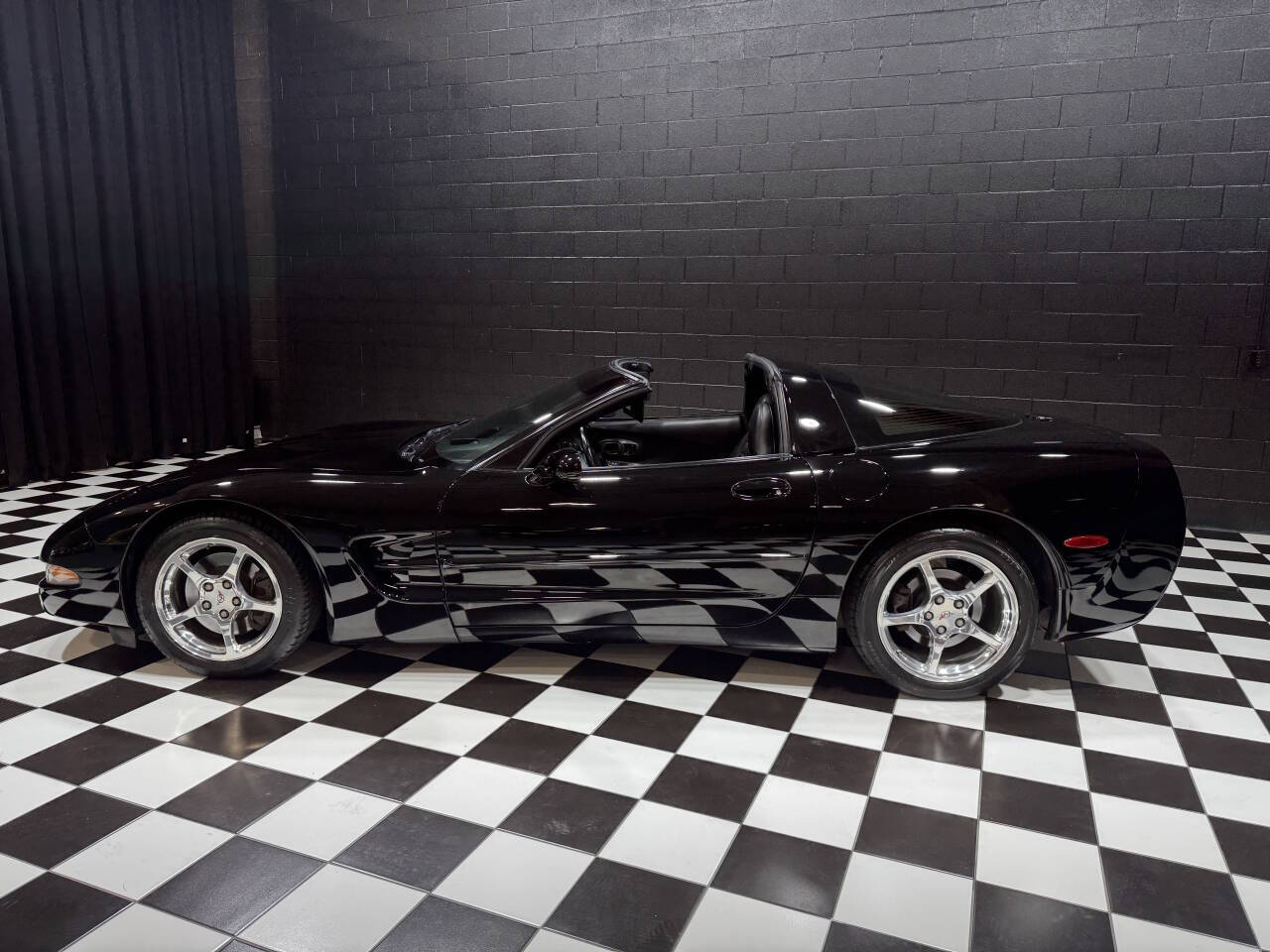 2001 Chevrolet Corvette 12