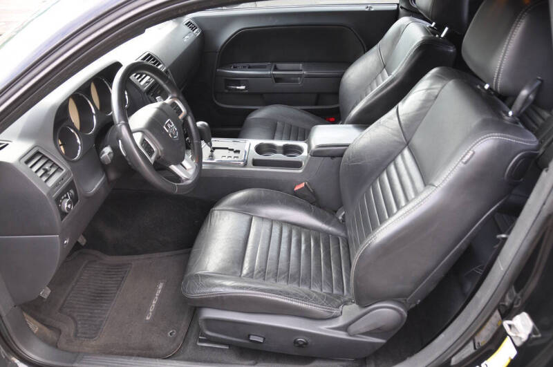 2013 Dodge Challenger SXT Plus