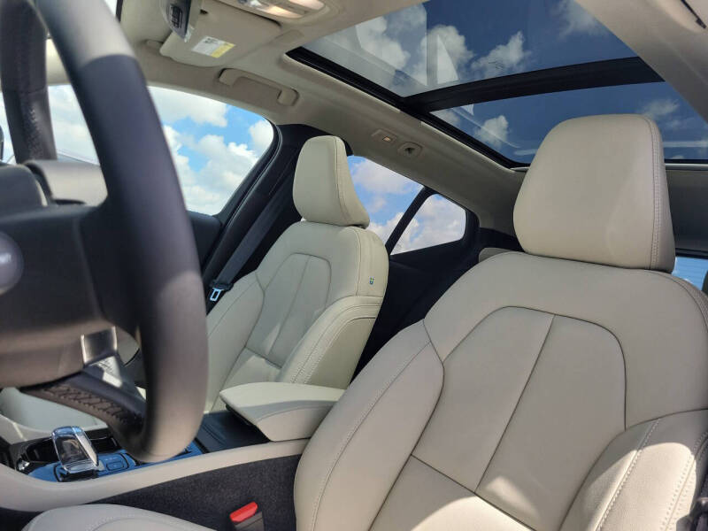 2026 Volvo XC40 B5 Plus