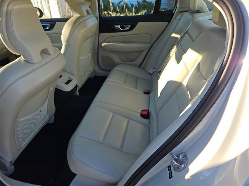 2022 Volvo S60 B5 Momentum