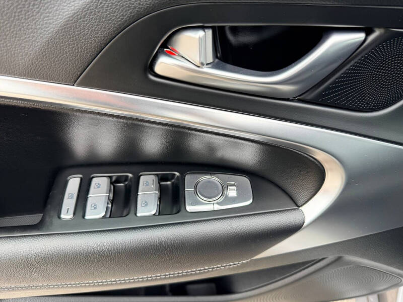 2025 Genesis G70