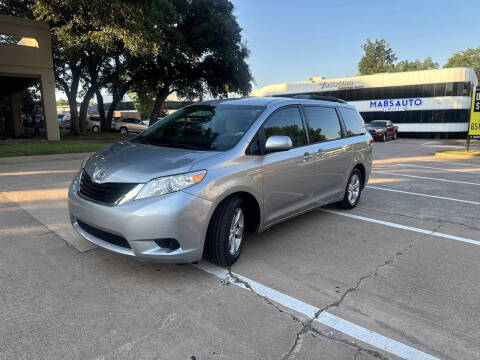 2013 Toyota Sienna LE 7-Passenger Auto Access Seat