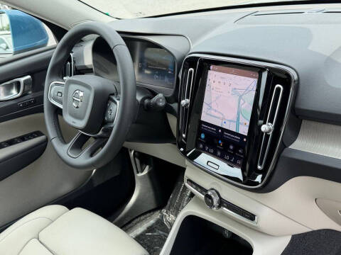 2024 Volvo XC40 B5 Plus Bright Theme