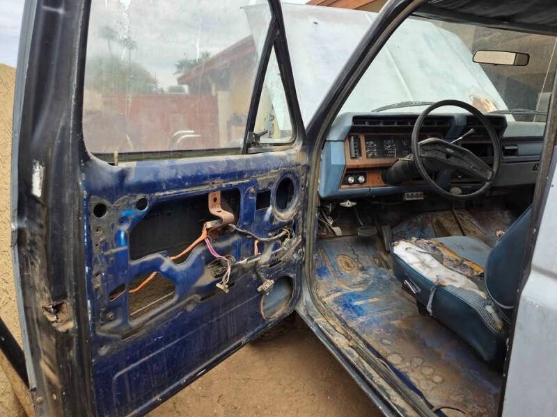 1981 Ford Bronco - Photo 25