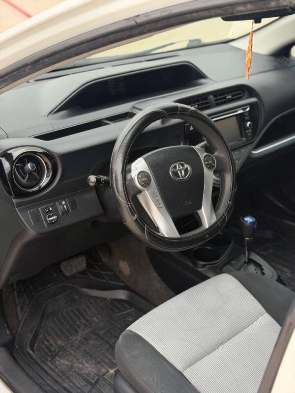 2016 Toyota Prius c One
