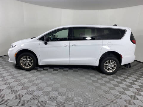 2024 Chrysler Pacifica Touring