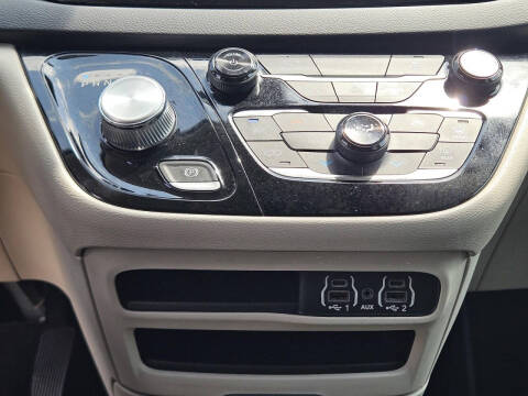 2022 Chrysler Voyager LX