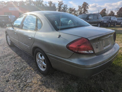 2004 Ford Taurus SE