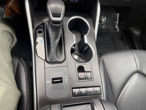 2022 Toyota Highlander Hybrid XLE