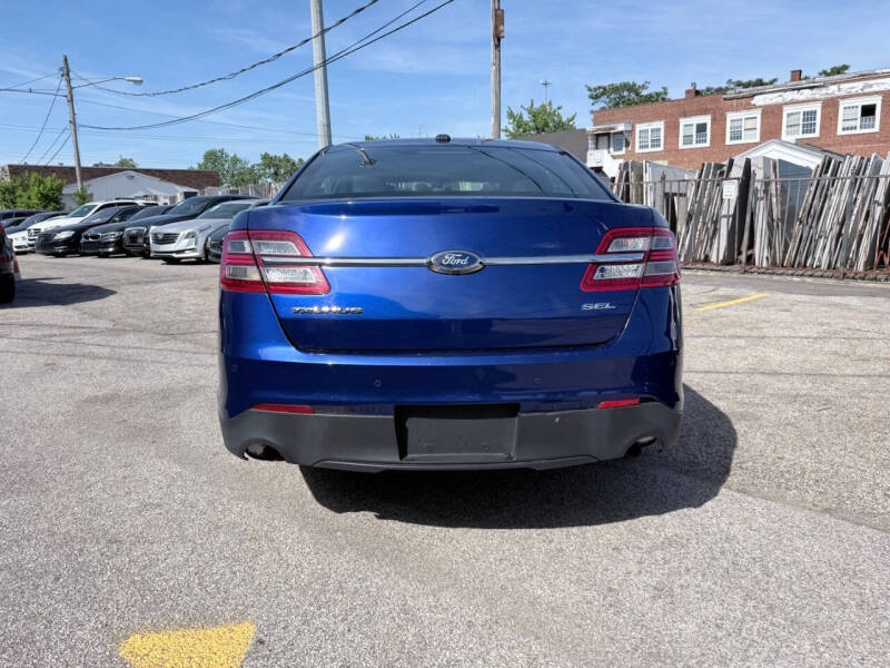 2015 Ford Taurus SEL