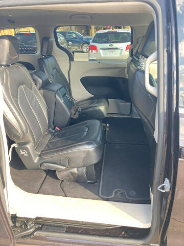 2017 Chrysler Pacifica Touring-L