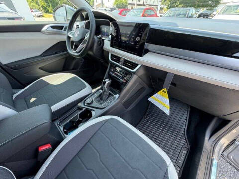 2025 Volkswagen Taos SE 4Motion
