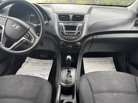 2017 Hyundai Accent SE