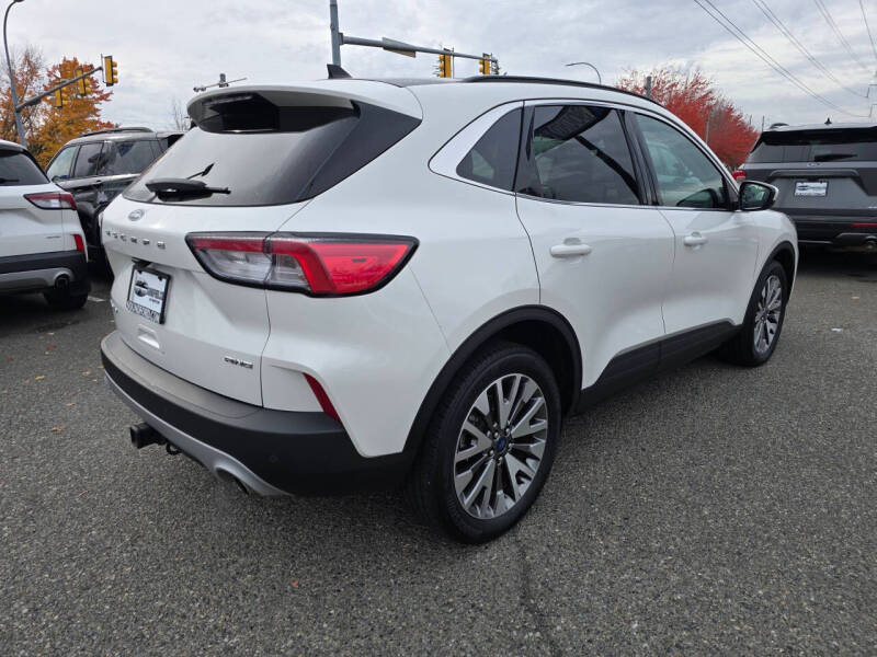 2022 Ford Escape Titanium