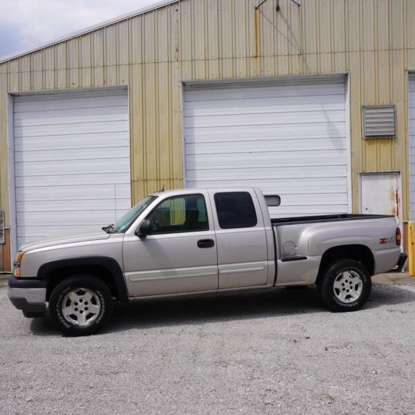 2005 Chevrolet Silverado 1500 for sale at EAST 30 MOTOR COMPANY in New Haven IN
