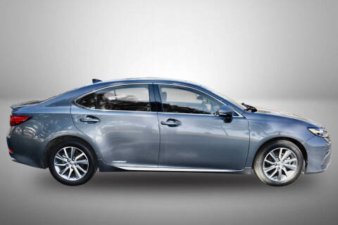 2017 Lexus ES 300h