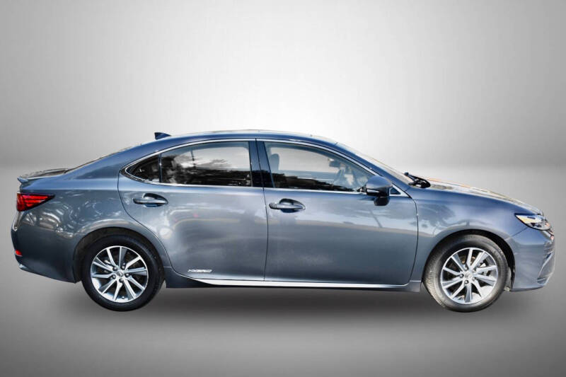 2017 Lexus ES 300h