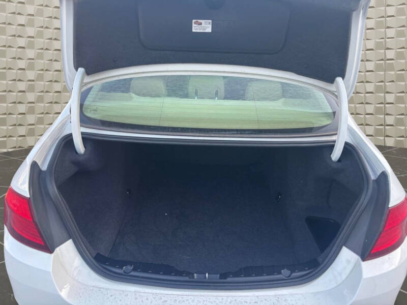 2011 BMW 5 Series 528i