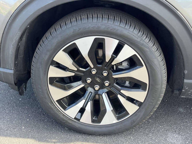2025 Ford Explorer Platinum