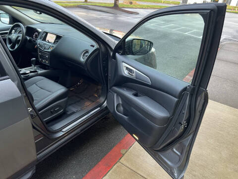 2019 Nissan Pathfinder SL