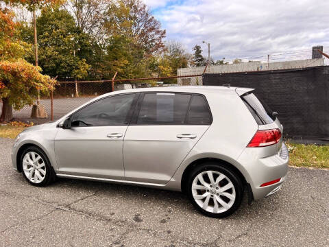 2019 Volkswagen Golf SE