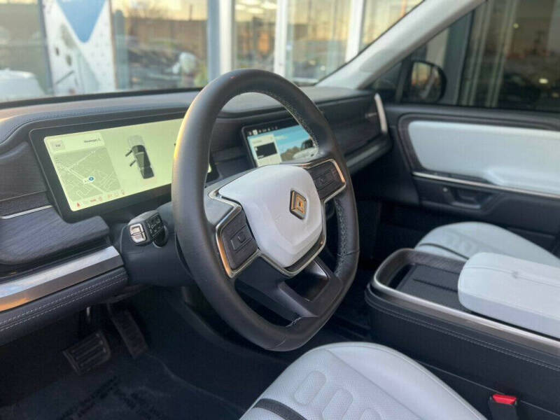 2025 Rivian R1S