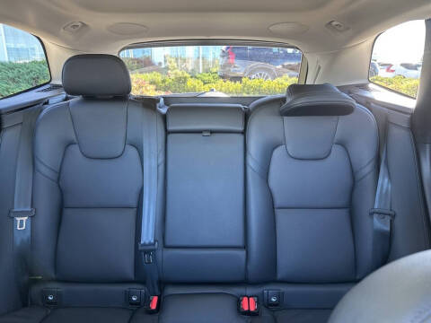 2023 Volvo XC60 B5 Plus Dark Theme