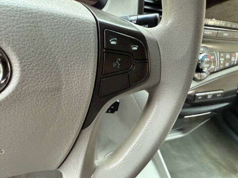 2013 Toyota Sienna LE 8-Passenger