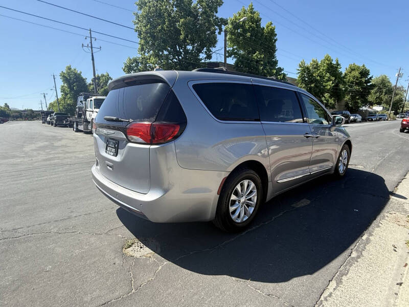 2017 Chrysler Pacifica Touring Plus