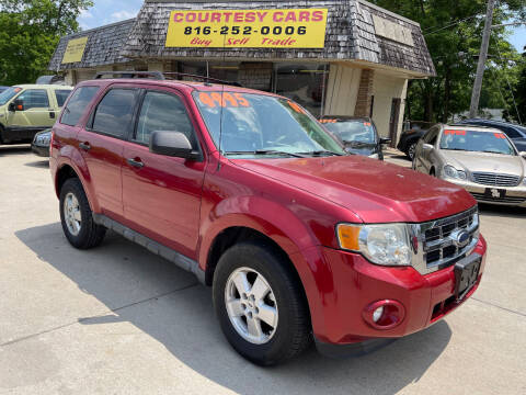 2009 Ford Escape for sale at Courtesy Cars in Independence MO