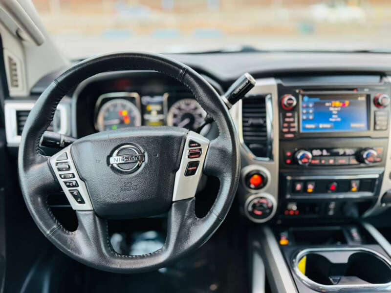 2017 Nissan Titan SV