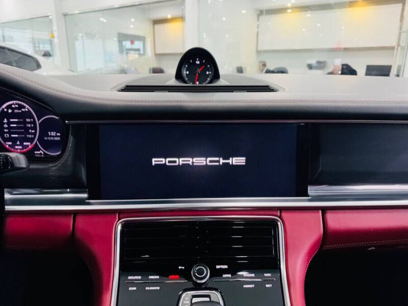 2022 Porsche Panamera 4 Platinum Edition