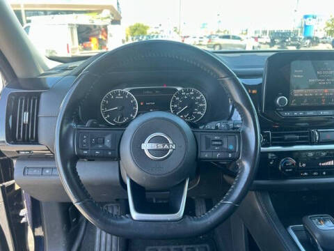 2022 Nissan Pathfinder SV