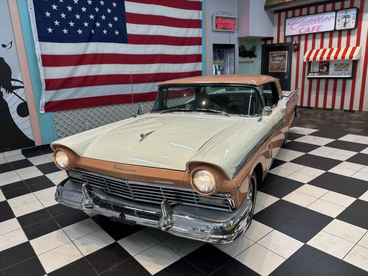 1957 Ford Skyliner 23