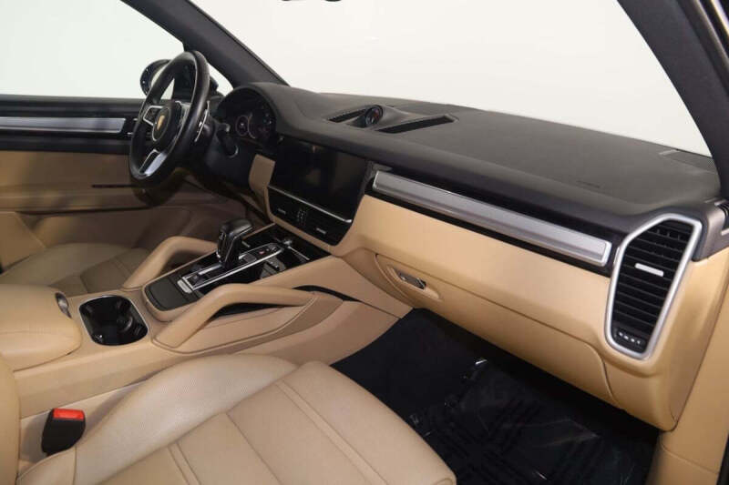 2022 Porsche Cayenne Platinum Edition