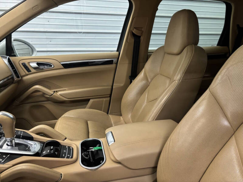 2017 Porsche Cayenne Platinum Edition