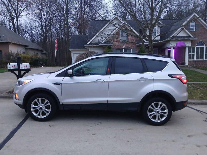 Used 2018 Ford Escape SE with VIN 1FMCU9GDXJUD35321 for sale in Wooster, OH