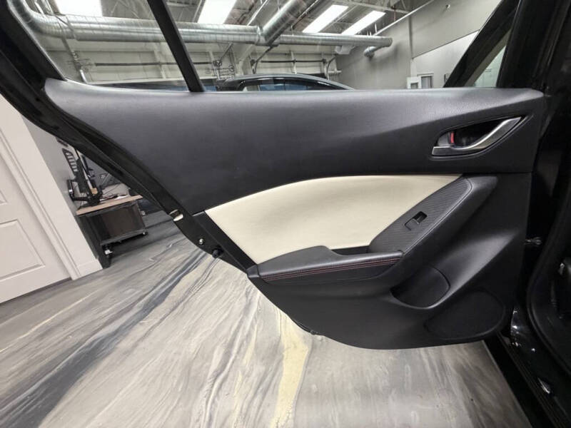 2015 Mazda MAZDA3 s Grand Touring