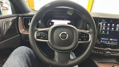 2023 Volvo XC60 B5 Plus Dark Theme