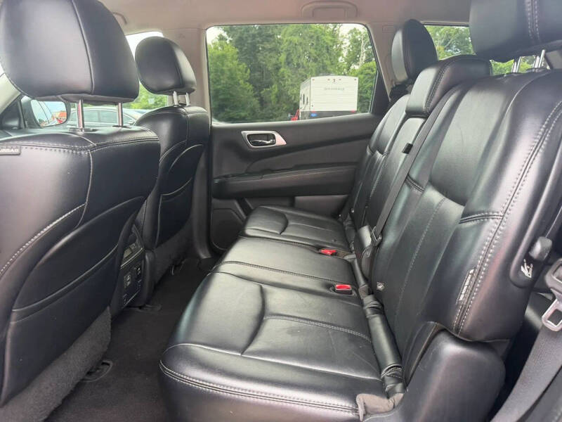 2018 Nissan Pathfinder SL