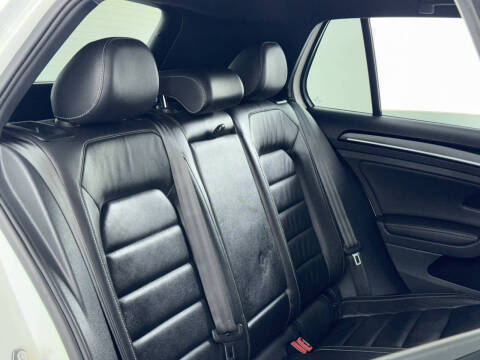 2016 Volkswagen Golf R 4Motion