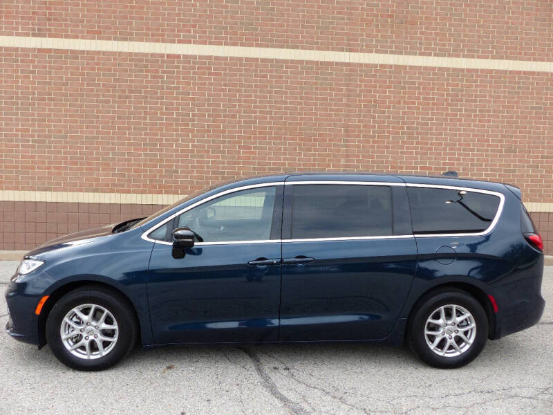 2025 Chrysler Pacifica Select