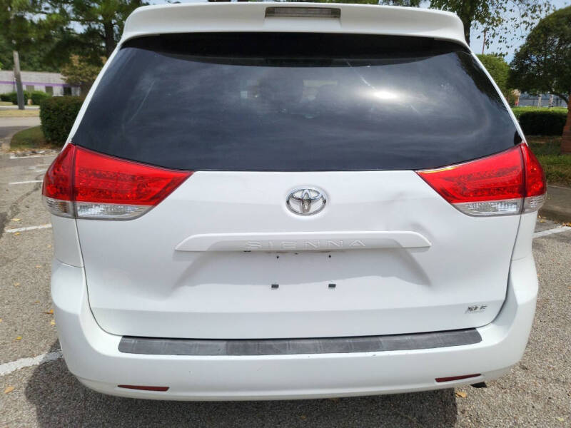 2011 Toyota Sienna XLE 7-Passenger Auto Access Seat