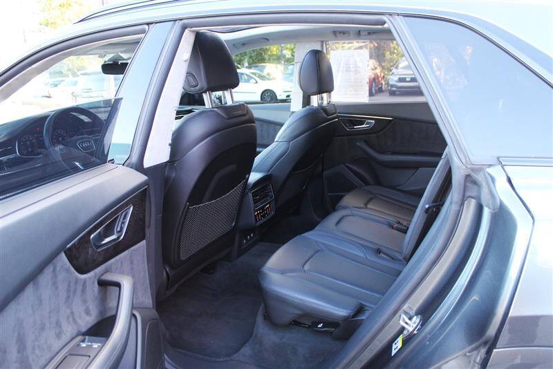 2020 Audi Q8 quattro Prestige 55 TFSI