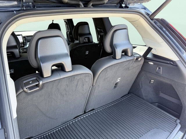 2025 Volvo XC90 T8 Ultra Bright Theme 6P