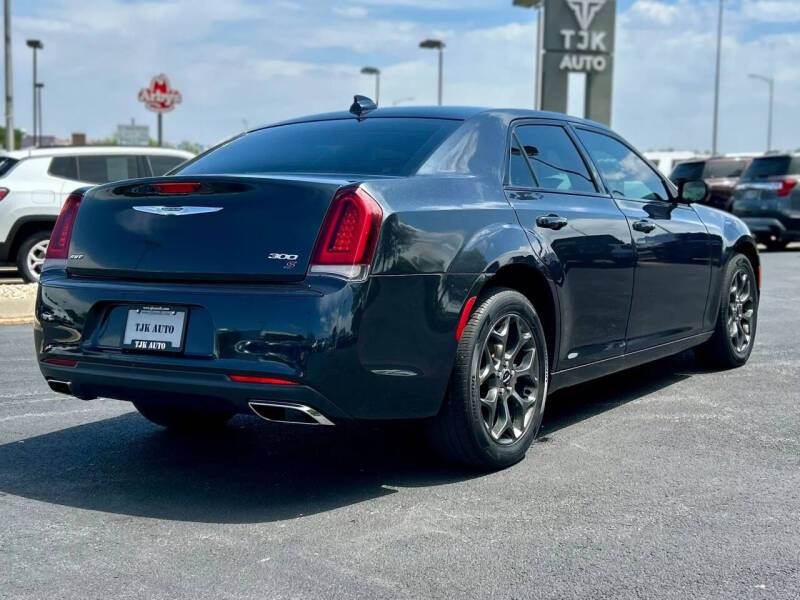 2017 Chrysler 300